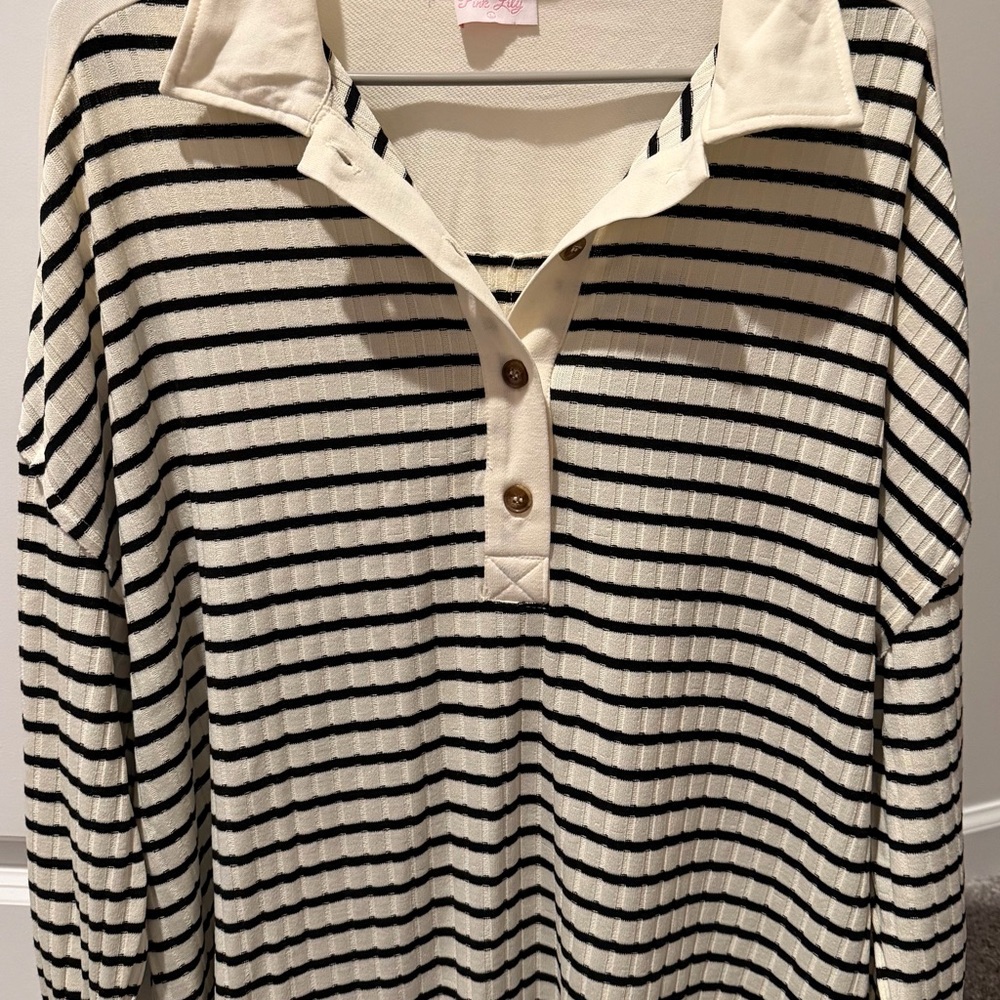Pink Lily Black & Ivory Striped Long Sleeve Blouse. 👚💖